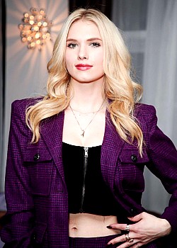 Claudia Lee
